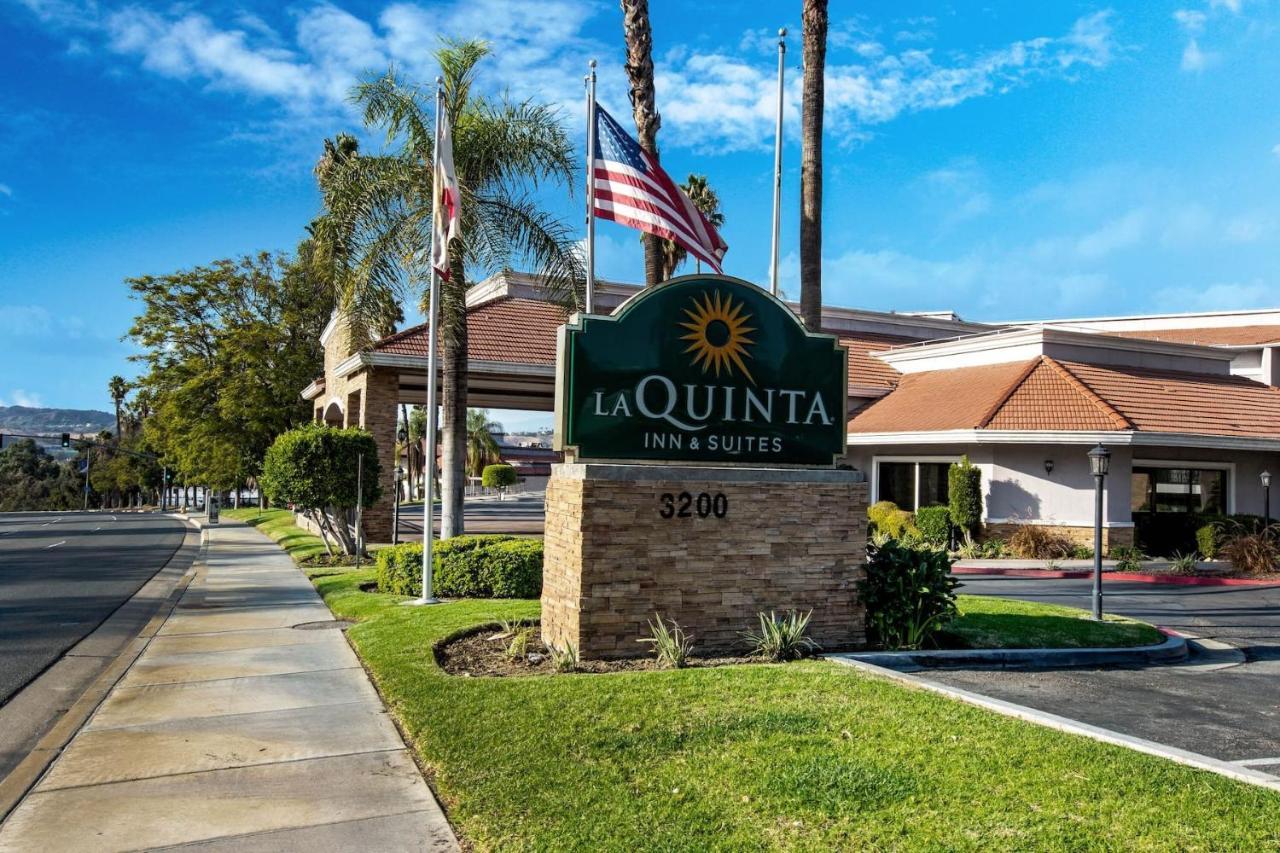 La Quinta By Wyndham Pomona Hotel Exterior photo